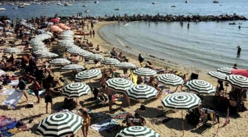 Ambiente, il rapporto: "Nel 2050 il 20% delle spiagge italiane rischia di essere sommerso"