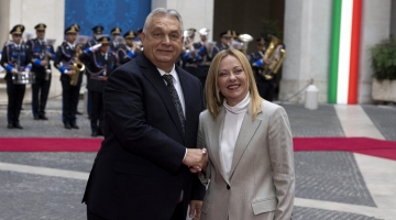 Asse Salvini-Orban: "Basta con politiche suicide dell'Ue" | Meloni e Tajani prendono le distanze