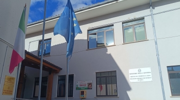 Tre bambini cresciuti isolati nel bosco in Abruzzo: interviene la Procura