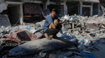 Gaza, tregua fragile: nuovi raid israeliani nella Striscia | Hamas consegna i corpi di altri due ostaggi