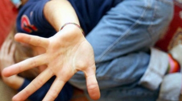 Moncalieri, 15enne torturato nella notte di Halloween: la madre chiede giustizia, indagati tre adolescenti della baby gang