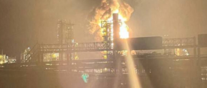 Droni ucraini colpiscono una raffineria di petrolio nella regione russa di Volgograd | Mosca assedia la citt&agrave; di Pokrovsk, "militari di Kiev ormai in trappola"