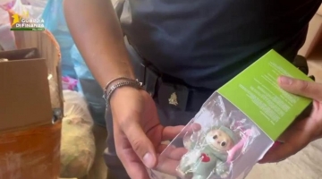 Palermo, maxi sequestro di oltre 10mila pupazzetti Labubu falsi