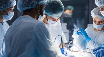 Belluno, bimba dimessa dall'ospedale e morta a 2 anni: medico indagato