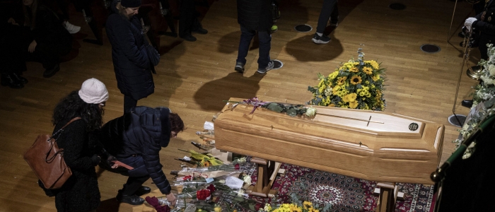 Addio a Ornella Vanoni, l'ultimo saluto sulle note de "L'appuntamento" suonata da Paolo Fresu | I fiori di Paoli, il messaggio di Celentano