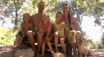 Famiglia nel bosco, il ministero dell'Istruzione: rispettato l'obbligo scolastico per i bambini