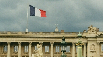 Francia, oltre 240 donne "drogate ai colloqui di lavoro con un alto funzionario del ministero"