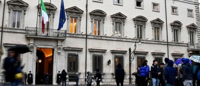 Manovra, dichiarati inammissibili 105 emendamenti: vertice di maggioranza a Palazzo Chigi | Intesa su casa e dividendi ma resta nodo coperture