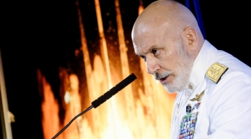 Ucraina, l'ammiraglio Cavo Dragone: "La Nato valuta un attacco preventivo alla Russia" | Mosca: "Passo irresponsabile, mina gli sforzi di pace"