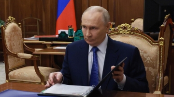 Ucraina, Putin: "Con europei relazioni storiche ma ora lasciano a desiderare" | Crosetto: "Aiutare Kiev non &egrave; una scelta guerrafondaia"