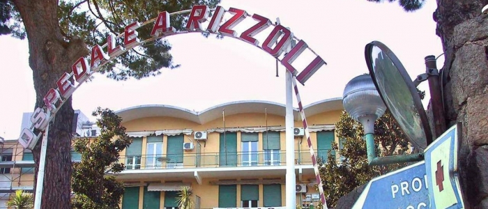 Ischia, 4 studenti in ospedale dopo aver bevuto acqua minerale in bottiglia