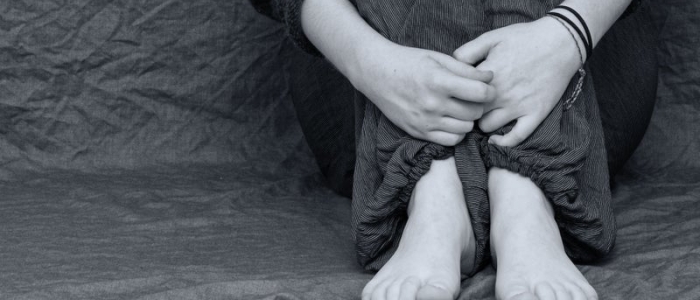 Reggio Emilia, avrebbe abusato di otto alunne: sospeso un collaboratore scolastico