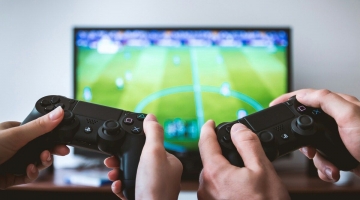 Videogiochi, stare troppo alla console nuoce alla salute