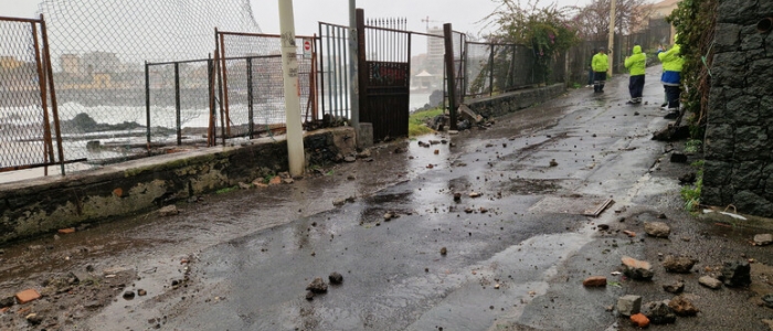 Maltempo al Sud, sospesi i collegamenti ferroviari tra Palermo e Catania