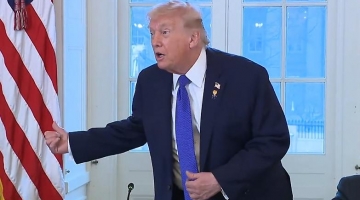 Trump minaccia dazi al 200% su vini e champagne francesi | Macron: "Preferiamo il rispetto ai bulli, si vuole indebolire la Ue"