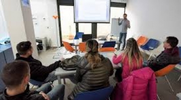 Livorno, avrebbe abusato di due studentesse disabili: docente condannato a 9 anni e mezzo