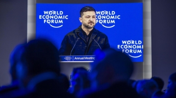 A Davos incontro Trump-Zelensky, il leader ucraino: "L'Europa non sa ancora difendere s&eacute; stessa" | Trilaterale Usa-Kiev-Russia negli Emirati