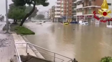 Maltempo, si contano i danni: crolli e spiagge cancellate in Sardegna, Calabria e Sicilia