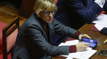 Ddl stupri, Bongiorno (Lega) presenta una riformulazione del testo: pene ridotte | Pd: "Un'offesa alle vittime"