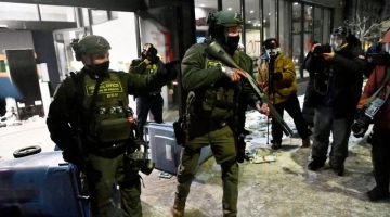 Minneapolis, Trump non esclude il ritiro dell'Ice e manda lo "zar dei confini" |  Tajani: "Tra arrestare e uccidere c'&egrave; differenza"