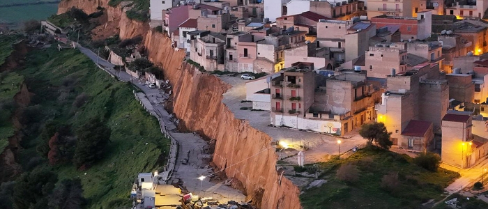 Frana a Niscemi, "fondi agli sfollati fino a 900 euro mensili" | Decine gli immobili inagibili