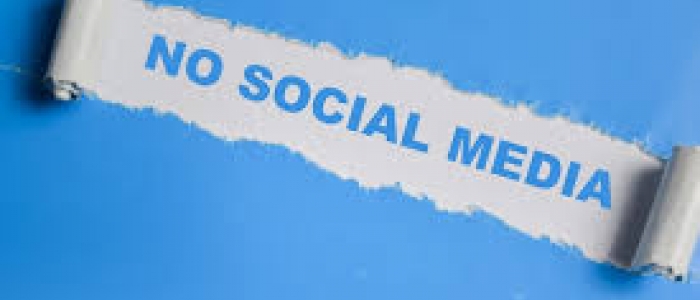 Spagna: verso lo stop ai social per i minori di 16 anni