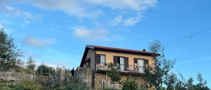 Bordighera, bimba di due anni morta in casa: aveva lividi sul corpo | Arrestata la madre