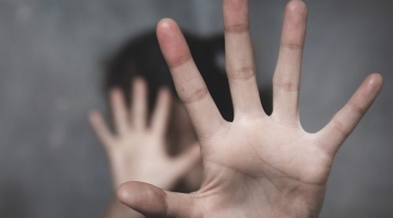 Sassari, sequestra, tortura e violenta la fidanzata per 10 giorni: arrestato