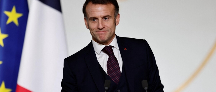 Macron: "L'Ue decida se diventare una potenza o sar&agrave; spazzata via"