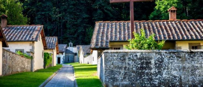 Arezzo, il priore dell'eremo di Camaldoli vieta social e streaming ai monaci