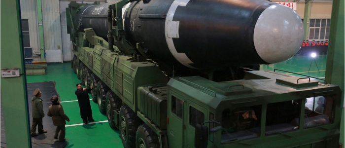 Corea del Nord, svelato un nuovo lanciarazzi con testate nucleari