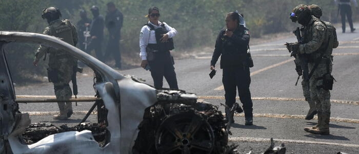 Messico, almeno 26 morti negli scontri dopo la morte del boss della droga "El Mencho"