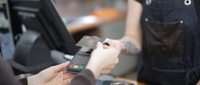 Addio alle ricevute Pos: cosa cambia per negozi e locali dal 2026