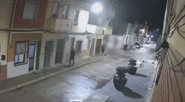 Valencia, tenta di rapire una donna: il cane lo azzanna e manda all'aria il piano