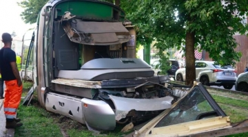 Milano, tram deraglia e investe alcuni passanti: due vittime e 38 feriti