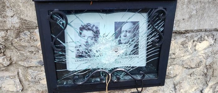 Como, ex Br a processo per aver danneggiato la teca con la foto di Mussolini