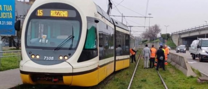 Milano, deraglia un tram a Rozzano: &egrave; il terzo in pochi giorni