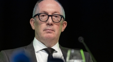 Strage Crans-Montana, cinque nuovi indagati: c'&egrave; anche il sindaco Nicolas Feraud