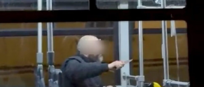 Napoli, morto suicida il 39enne che accoltell&ograve; una sconosciuta sul bus