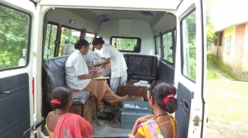 India, ospedale nega l'ambulanza: padre trasporta neonato morto in una scatola