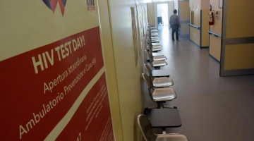 Bologna, i genitori della bimba nata con l'Hiv: "Colpevoli di aver sottovalutato il rischio"