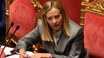 Meloni: "Intervenire ad Hormuz sarebbe un passo verso il coinvolgimento nel conflitto" | In Libano detriti di razzi colpiscono la base italiana Unifil: nessun ferito