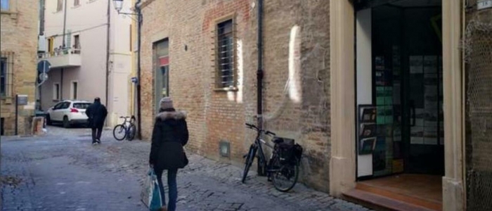 Fano (Marche), proprietaria di un'agenzia di viaggio sparisce dopo aver intascato 200mila euro