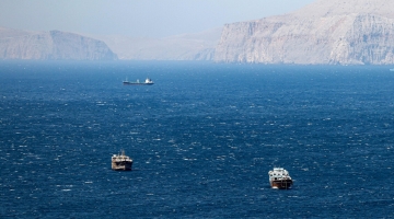 Londra verso l'invio di nave per bonificare dalle mine lo Stretto di Hormuz | Wsj: "Il Pentagono vuole schierare altri 3.000 soldati in Medio Oriente"