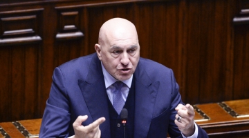 Sigonella, Crosetto ha vietato l'uso della base agli Stati Uniti: cosa &egrave; successo