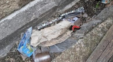 Napoli, ancora sangue a scuola: 14enne accoltellato a una gamba da un gruppo di minori