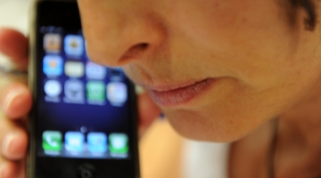 WhatsApp scopre una versione falsa creata da un'azienda italiana: spiati 200 utenti