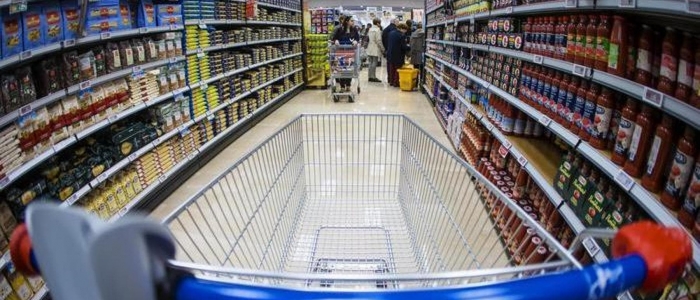 Modena, non registra scolapasta e padella: cassiera licenziata dopo 20 anni