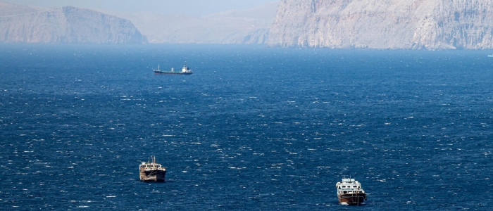 Media Iran, "Hormuz completamente chiuso, navi costrette a tornare indietro" | Trump contro la Nato: "Non c'era quando avevamo bisogno" | Si impenna nuovamente il prezzo del petrolio