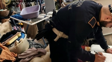 Roma, neonato trovato tra droga e rifiuti: arrestato il compagno della madre
